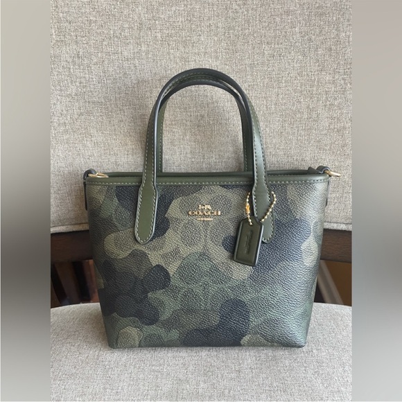 NWT！COACH CITY MINI TOTE BAG IN SIGNATURE CAMO PRINT (COACH CW033)